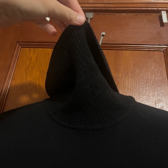 L.L. Bean Women’s Black Turtleneck Sweater Size S petite 95% cotton 5% Cashmere - Picture 3 of 6